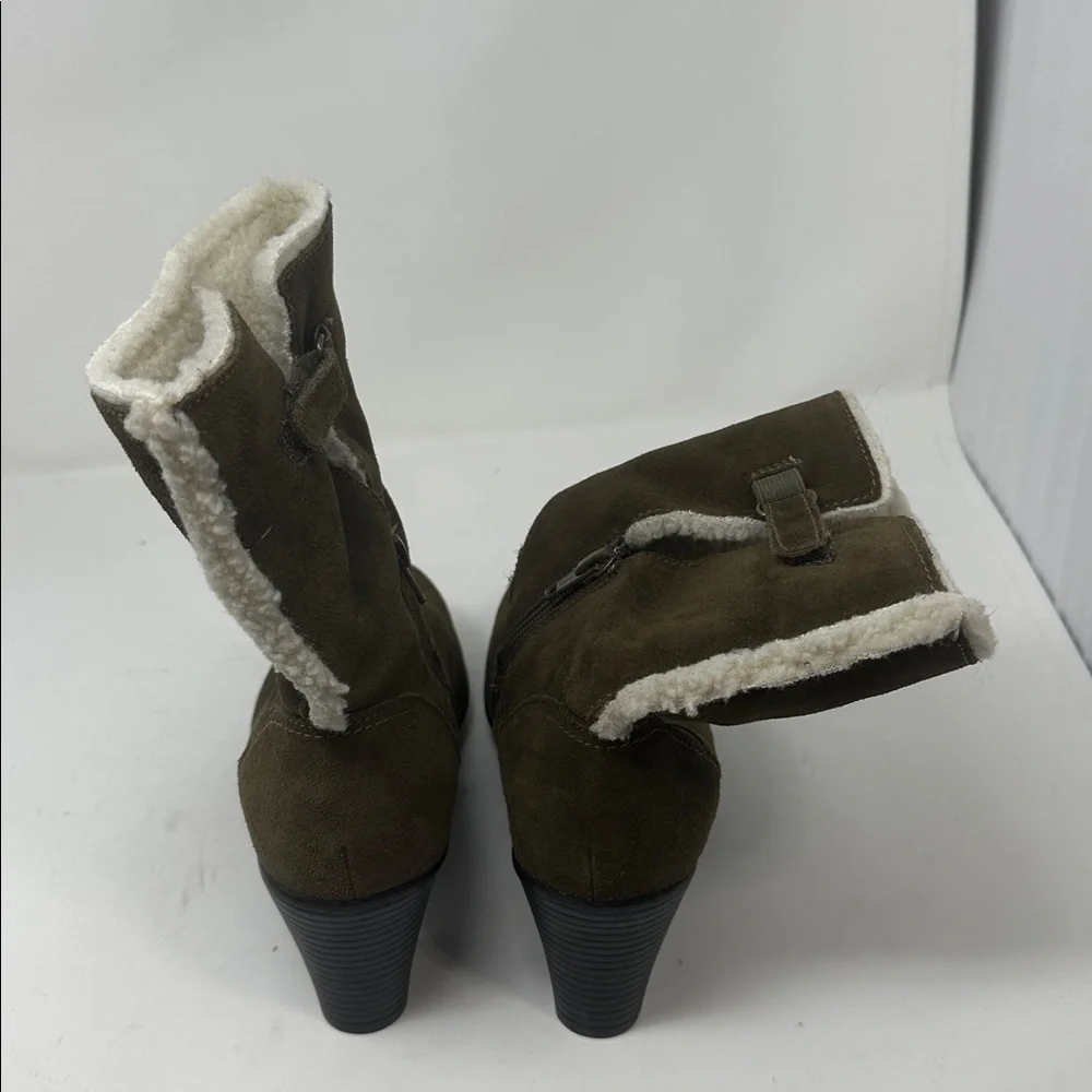 Clarks boots Size 7